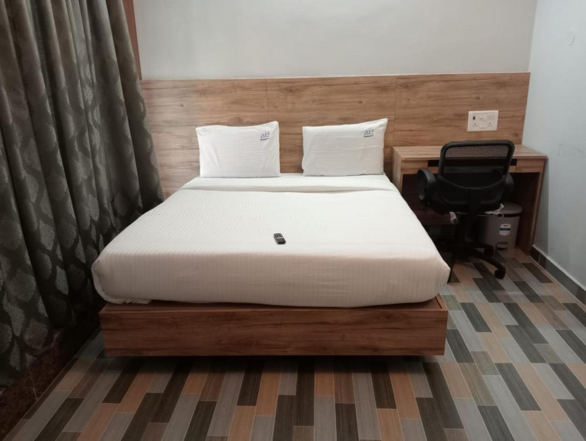 Season 4 Residences - 1Bhk Furnished Apartments チェンナイ エクステリア 写真